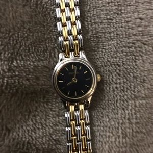 Pulsar Womans Watch **Needs Battery **